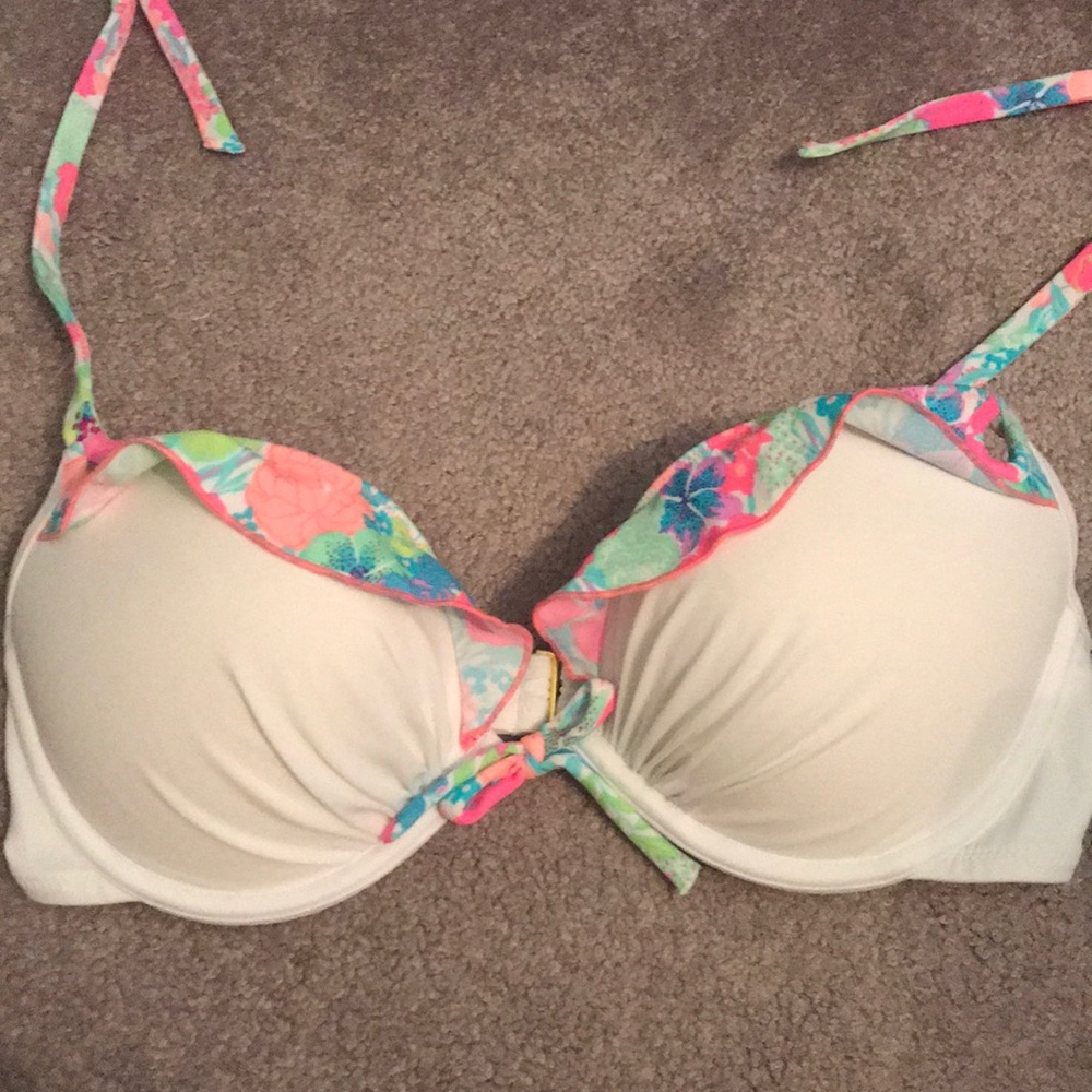 NEVER WORN add 2 cups bikini top from VS